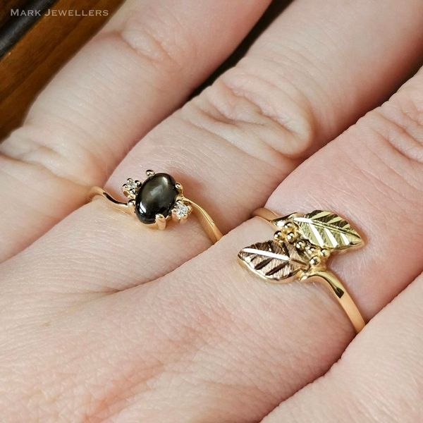 Estate Yellow Gold Black Stone Ring Image 3 Mark Jewellers La Crosse, WI