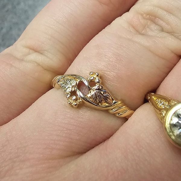 Estate Tri-Tone Gold Ring Image 3 Mark Jewellers La Crosse, WI
