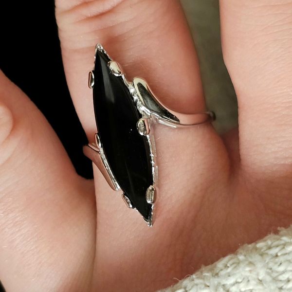 Estate White Gold Black Stone Ring Image 3 Mark Jewellers La Crosse, WI