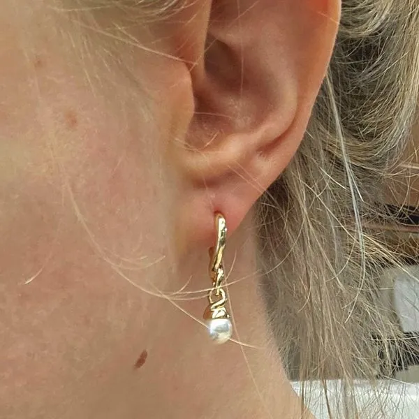Estate Yellow Gold Pearl Dangle Earrings Image 3 Mark Jewellers La Crosse, WI