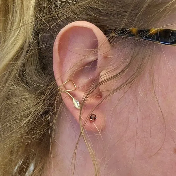 Estate Yellow Gold Garnet Stud Earrings Image 2 Mark Jewellers La Crosse, WI