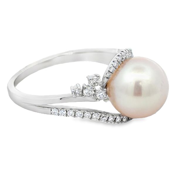 Pearl Ring Image 2 Miner's Den Jewelers Royal Oak, MI