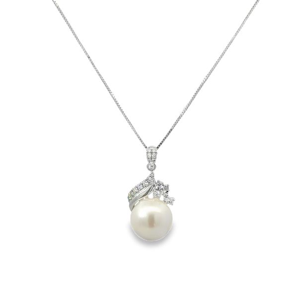 Pearl Pendant Image 2 Miner's Den Jewelers Royal Oak, MI