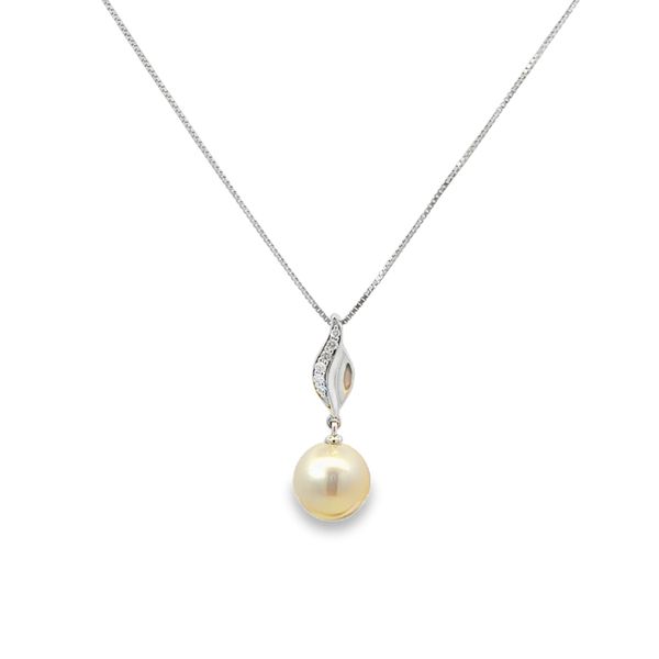 Pearl Pendant Image 2 Miner's Den Jewelers Royal Oak, MI