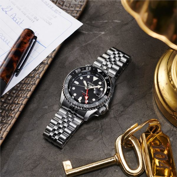 Seiko 5 Sports SKX Sports Style GMT Series | SSK001 Image 4 Miner's Den Jewelers Royal Oak, MI