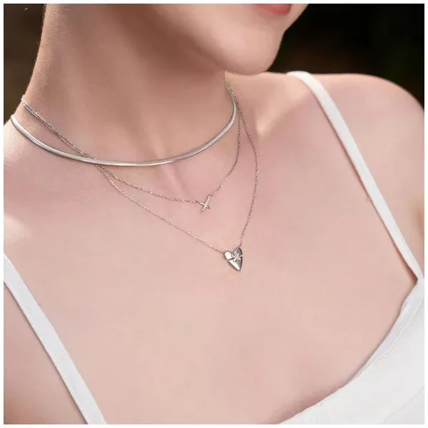 Silver Heart Kiss Pavé Necklace Image 3 Miner's Den Jewelers Royal Oak, MI