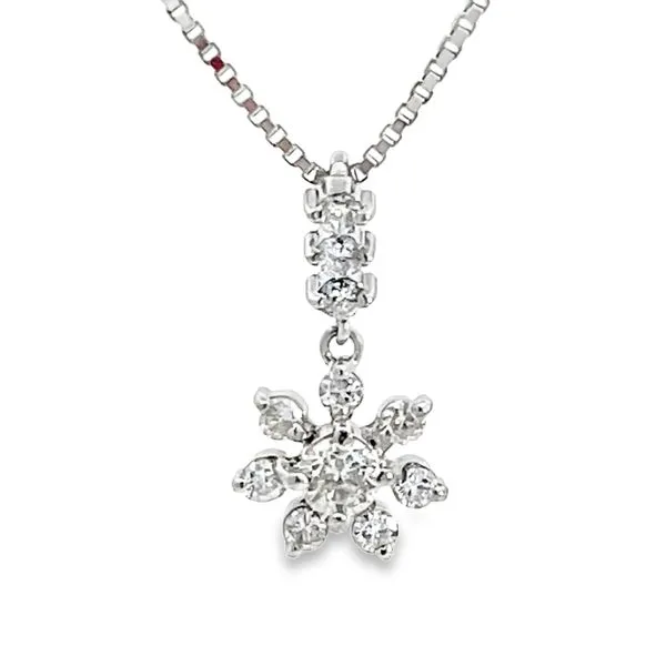 18kt cluster diamond pendant