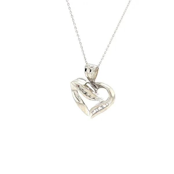 14K White Gold Estate Diamond Heart Pendant Necklace Image 2 Minor Jewelry Inc. Nashville, TN