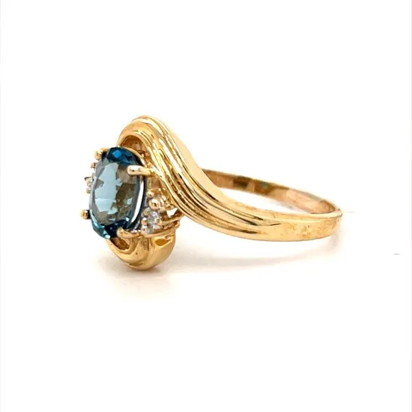 10K Yellow Gold Estate Blue Tapz and Diamond Ring