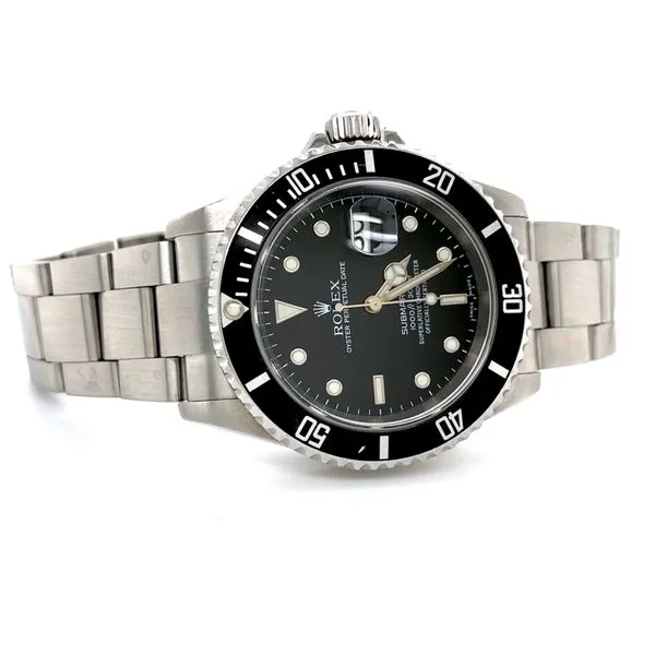 2005 40mm Date Submariner 16610T