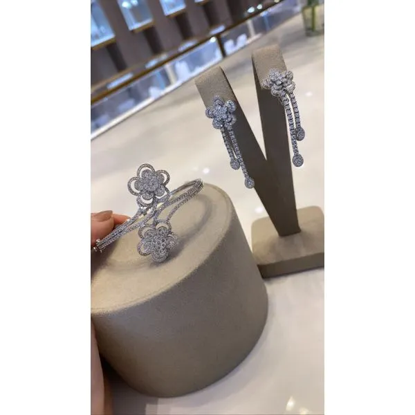 Diamond Earring Image 2 Mollys Jewelers Brooklyn, NY