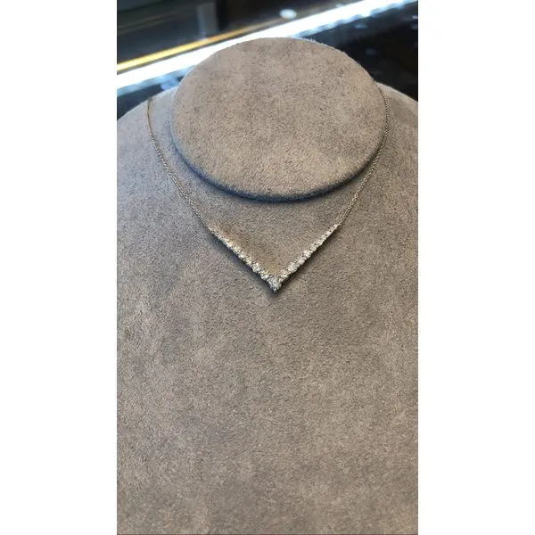 Diamond Pendant Image 2 Mollys Jewelers Brooklyn, NY