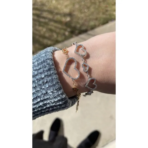 Diamond Bracelet Image 3 Mollys Jewelers Brooklyn, NY