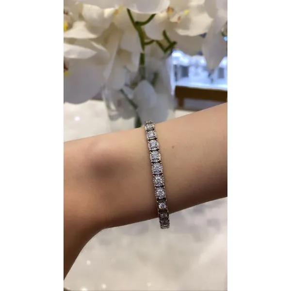 White Gold IllusionLux Diamond Tennis Bracelet – 4.65ct Image 2 Mollys Jewelers Brooklyn, NY