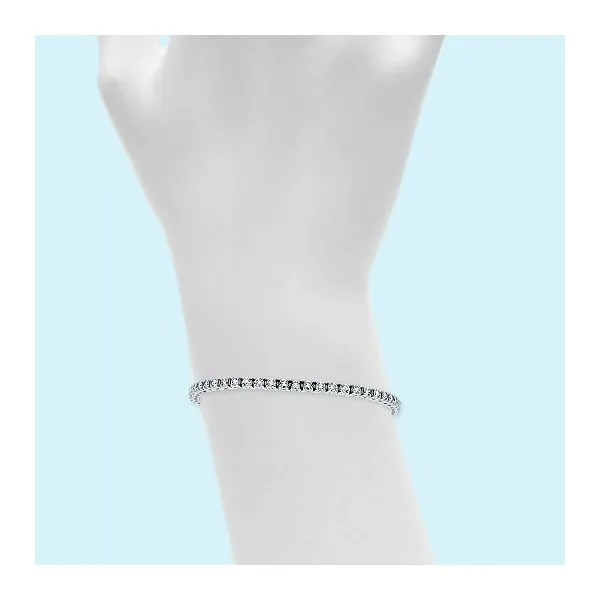 2.75 Carat Diamond Tennis Bracelet .05'S Image 2 Mollys Jewelers Brooklyn, NY