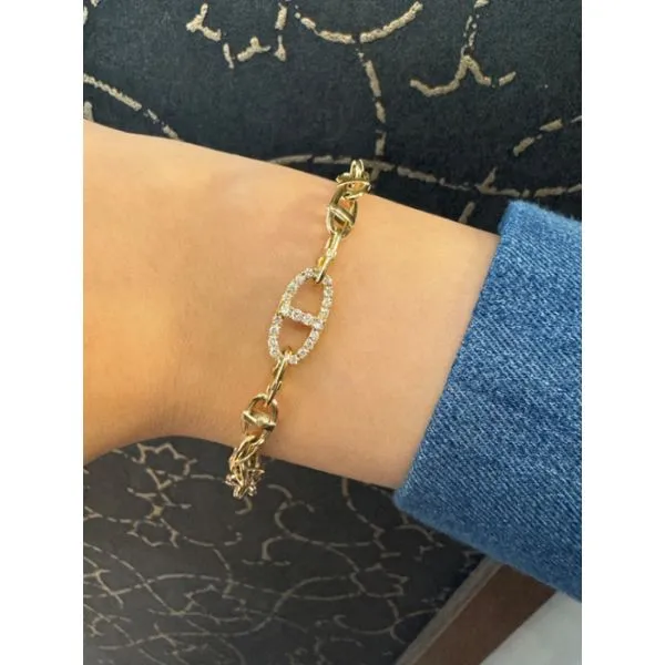 LinkLuxe Yellow Gold Chain Bracelet with Diamond Center Link | 0.65 TWT Mollys Jewelers Brooklyn, NY