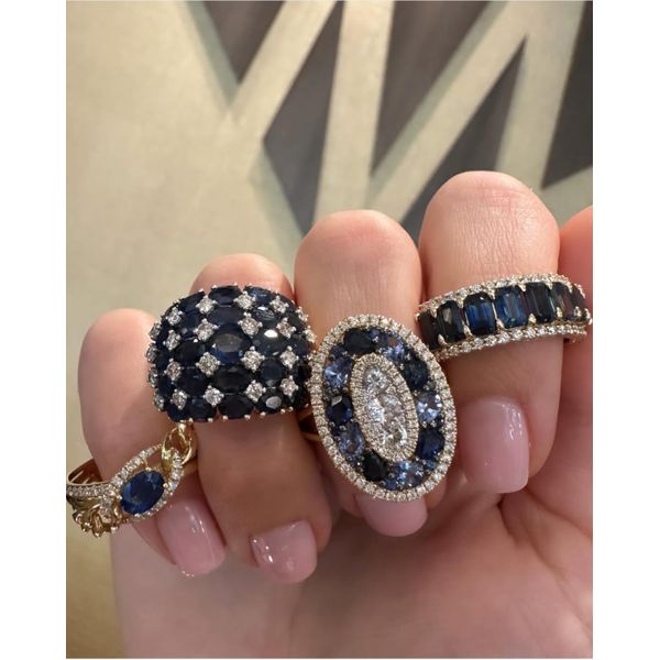 Yellow Gold Chain Sapphire Ring with Diamond Halo – Link Image 3 Mollys Jewelers Brooklyn, NY