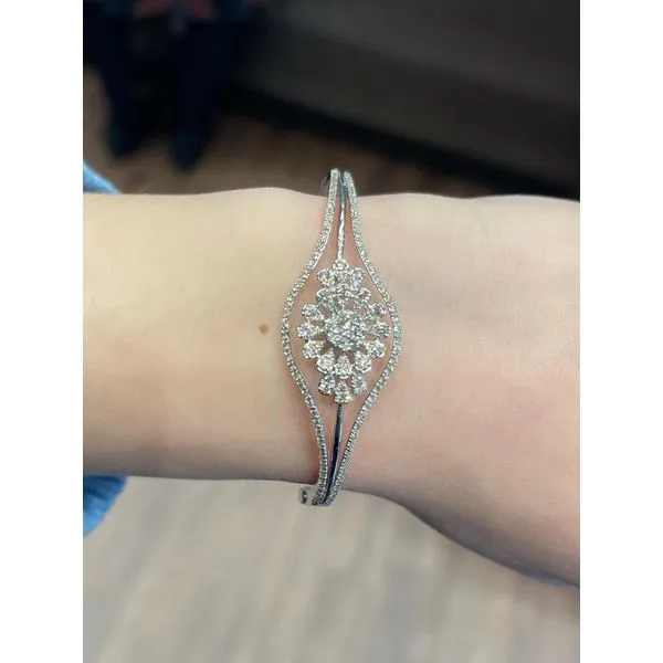 Bangle Mollys Jewelers Brooklyn, NY