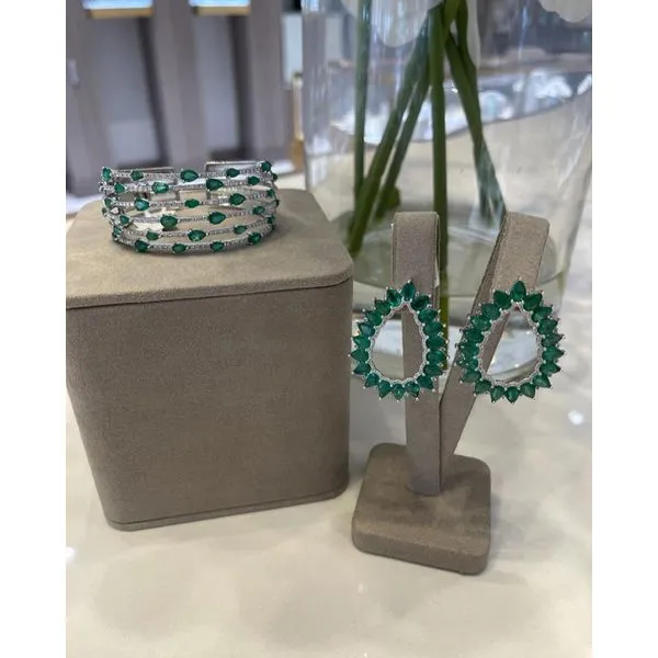 Bangle Image 3 Mollys Jewelers Brooklyn, NY