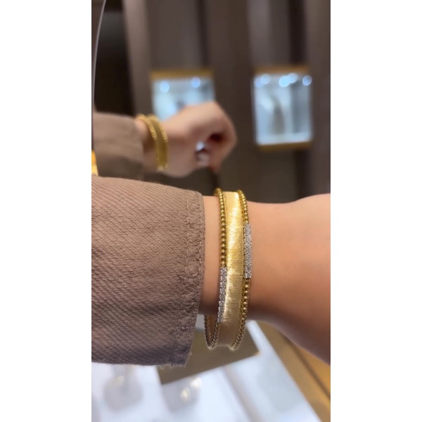 Bangle Image 4 Mollys Jewelers Brooklyn, NY
