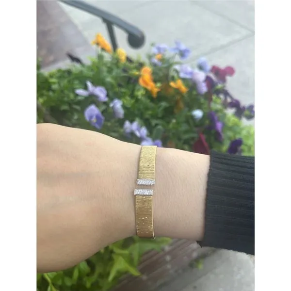 Bangle Mollys Jewelers Brooklyn, NY