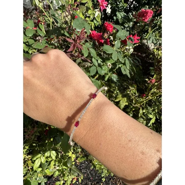 Bangle Mollys Jewelers Brooklyn, NY