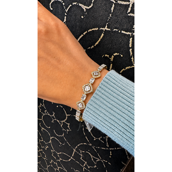 Two-Tone Gold Diamond Bangle Bracelet (1.99ct) Image 2 Mollys Jewelers Brooklyn, NY