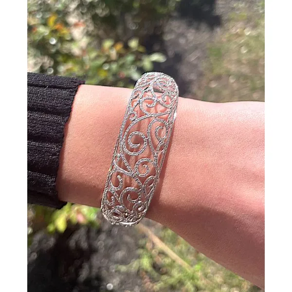 Bangle Mollys Jewelers Brooklyn, NY
