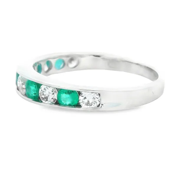 18K White Gold Emerald Contemporary Ring Image 2 Monarch Jewelry Winter Park, FL