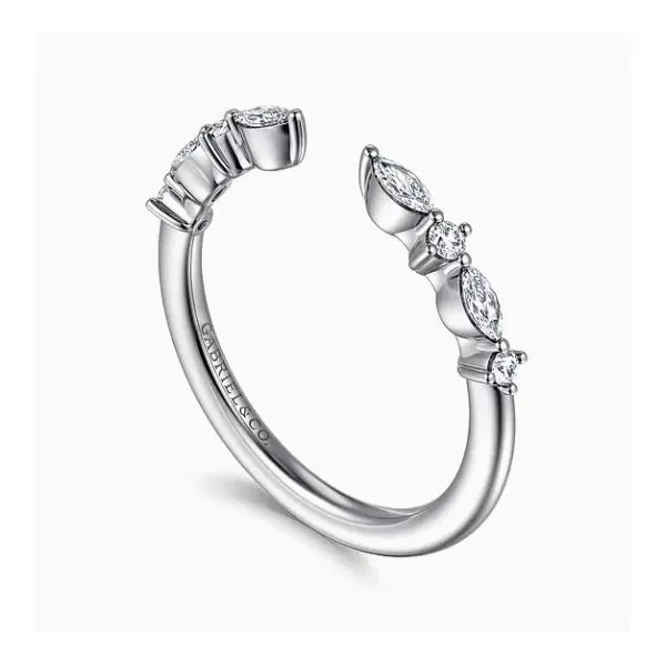 14K White Gold Alternating Diamond Open Wedding Band Image 2 Moore Jewelers Laredo, TX