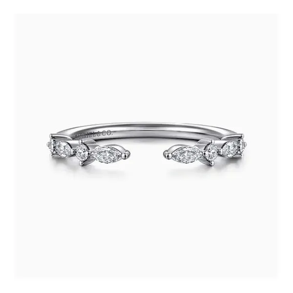14K White Gold Alternating Diamond Open Wedding Band Moore Jewelers Laredo, TX