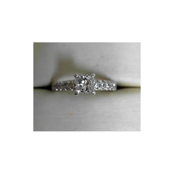 001-145-00179 Moore Jewelers Laredo, TX