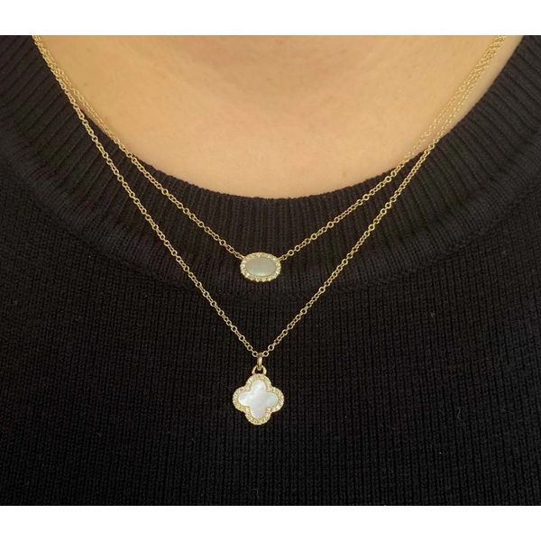 14K Gold Mother of Pearl & Diamond Clover Bracelet Image 2 Moore Jewelers Laredo, TX