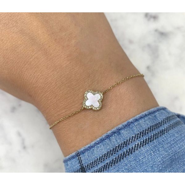 14K Yellow Gold Mother of Pearl & Diamond Clover Bracelet Image 2 Moore Jewelers Laredo, TX
