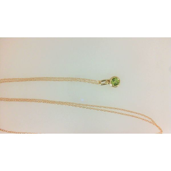 10Kt Yellow Gold Peridot Pendant Morgan's Jewelers Winona, MN