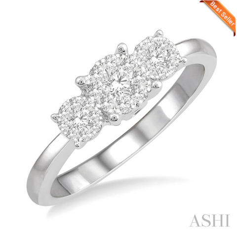 14K White Round Shape Diamond Engagement Ring