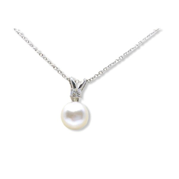 Diamond pearl pendant