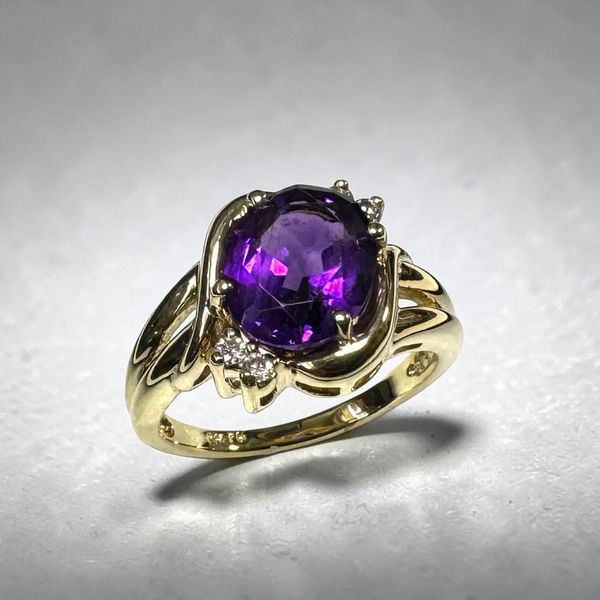Estate Collection - 14K Yellow Gold Diamond & Amethyst Ring Orin Jewelers Northville, MI