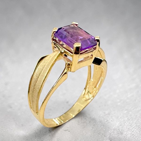 14K Amethyst Ring Image 2 Orin Jewelers Northville, MI