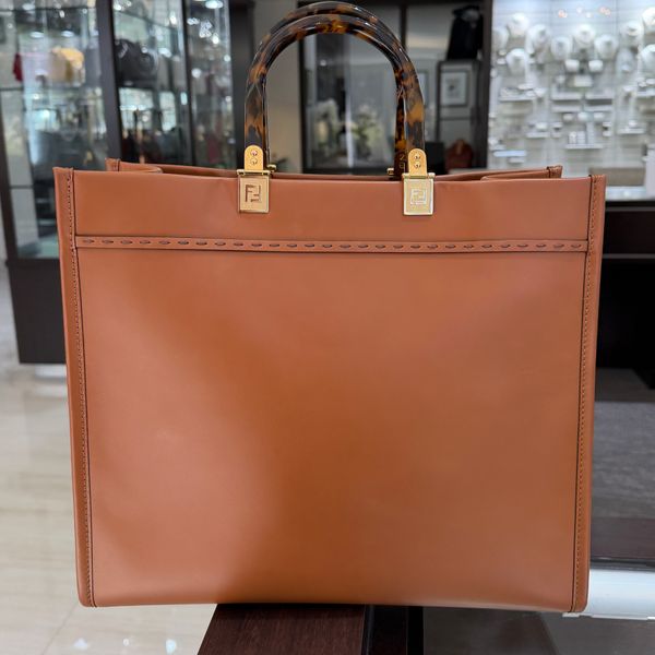 Pre-Owned Fendi Sunshine Shopper Tote Bag with Tortoiseshell-Effect Handles Image 3 Perry's Diamonds & Estate Jewelry Charlotte, NC