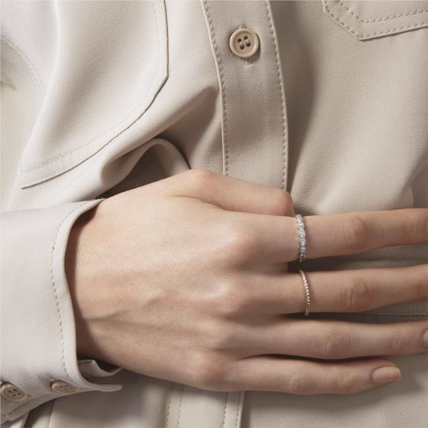 Hearts On Fire Lorelei Floral Milgrain Diamond Band Image 3 Peter & Co. Jewelers Avon Lake, OH