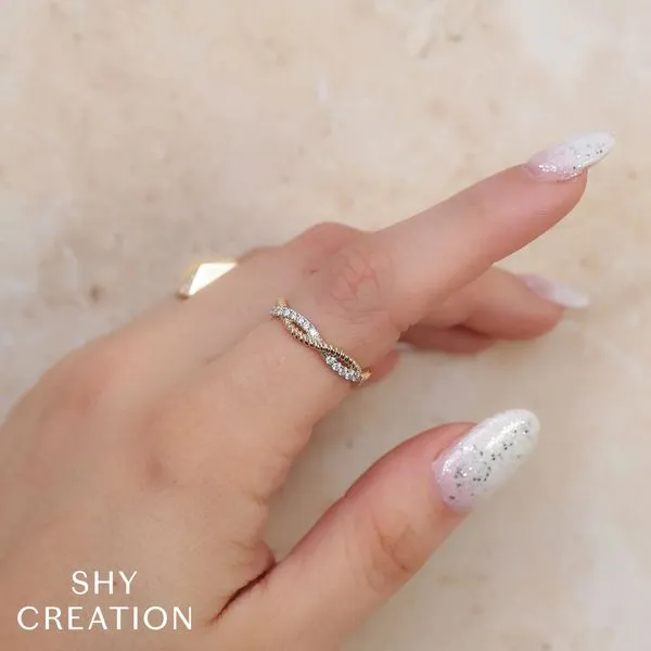 Shy Creation Diamond Twisted Ring Image 2 Peter & Co. Jewelers Avon Lake, OH