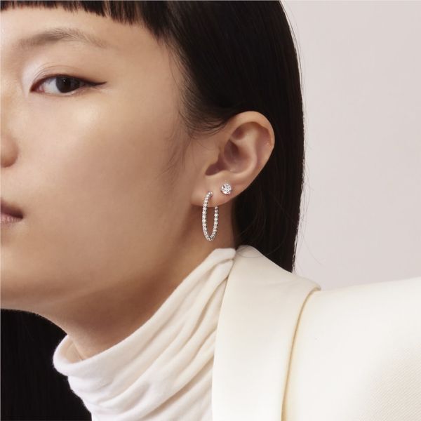 Hearts On Fire Signature Oval Hoops- Medium Image 2 Peter & Co. Jewelers Avon Lake, OH