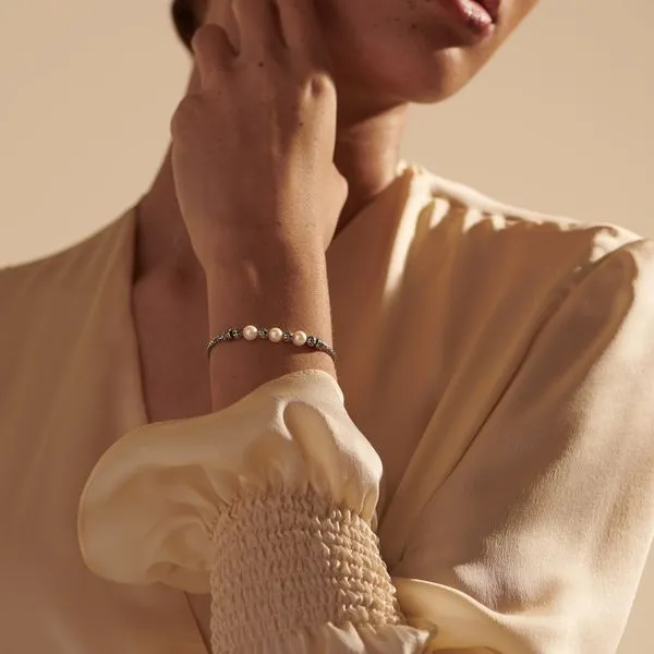 John Hardy Pearl Slider Bracelet Image 3 Peter & Co. Jewelers Avon Lake, OH