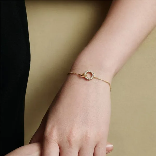 Ania Haie Gold Interlinked Circles Pavé Bracelet Image 2 Peter & Co. Jewelers Avon Lake, OH