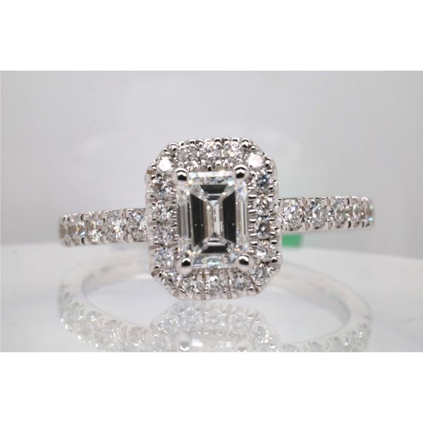 14K White Gold Engagement Ring with Halo Puckett's Fine Jewelry Benton, KY