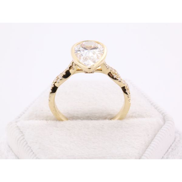14K Yellow Gold Pear Lab-Grown Diamond Engagement Ring Image 3 Puckett's Fine Jewelry Benton, KY