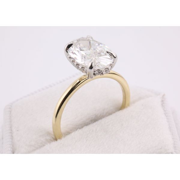 14K Two-Tone Gold Lab-Grown Oval Diamond Ring Image 2 Puckett's Fine Jewelry Benton, KY