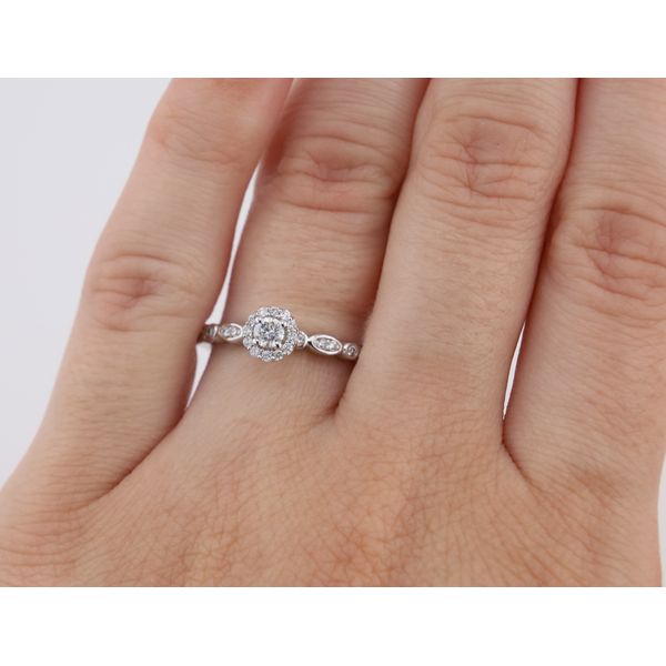14K White Gold Round Diamond Halo Engagement Ring Image 4 Puckett's Fine Jewelry Benton, KY