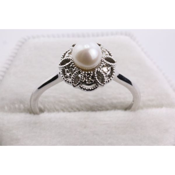 14K White Gold Diamond Halo Ring With Pearl Center Image 3 Puckett's Fine Jewelry Benton, KY